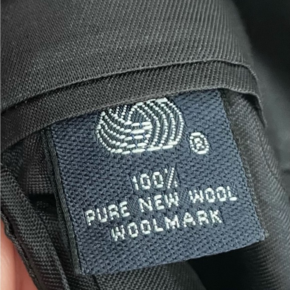 Classic navy blue Brooks Brothers sport coat - 43 long - Picture 6 of 12